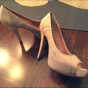 Vince Camuto Pumps Cream/Nude Size 8.5 (8 1/2)